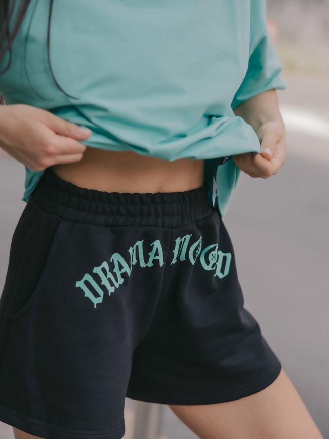 Women&rsquo;s Oversize Suit - Shorts and T-shirt "Drama Mood" Light emerald-Black M